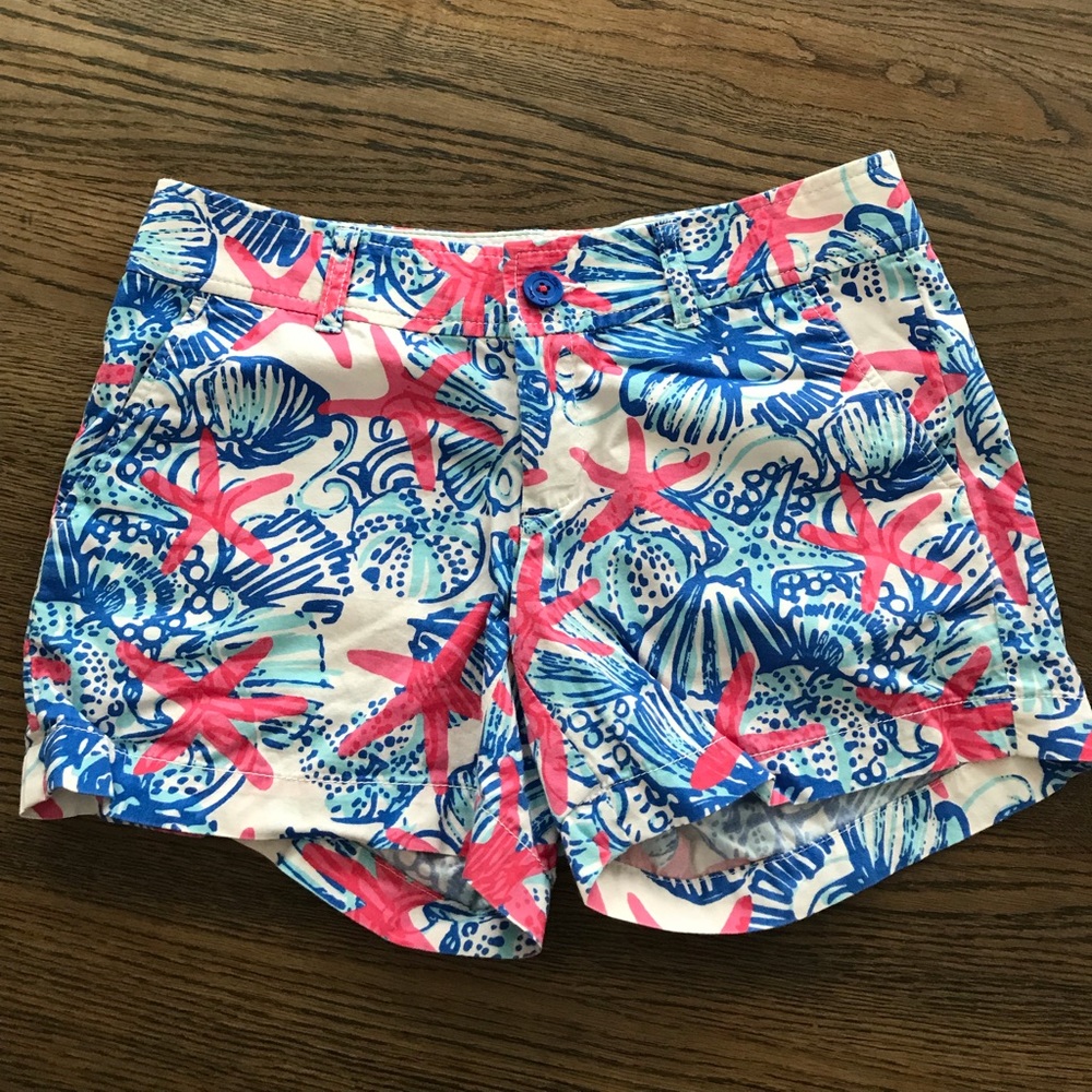 lilly pulitzer callahan short in “she she shells”
